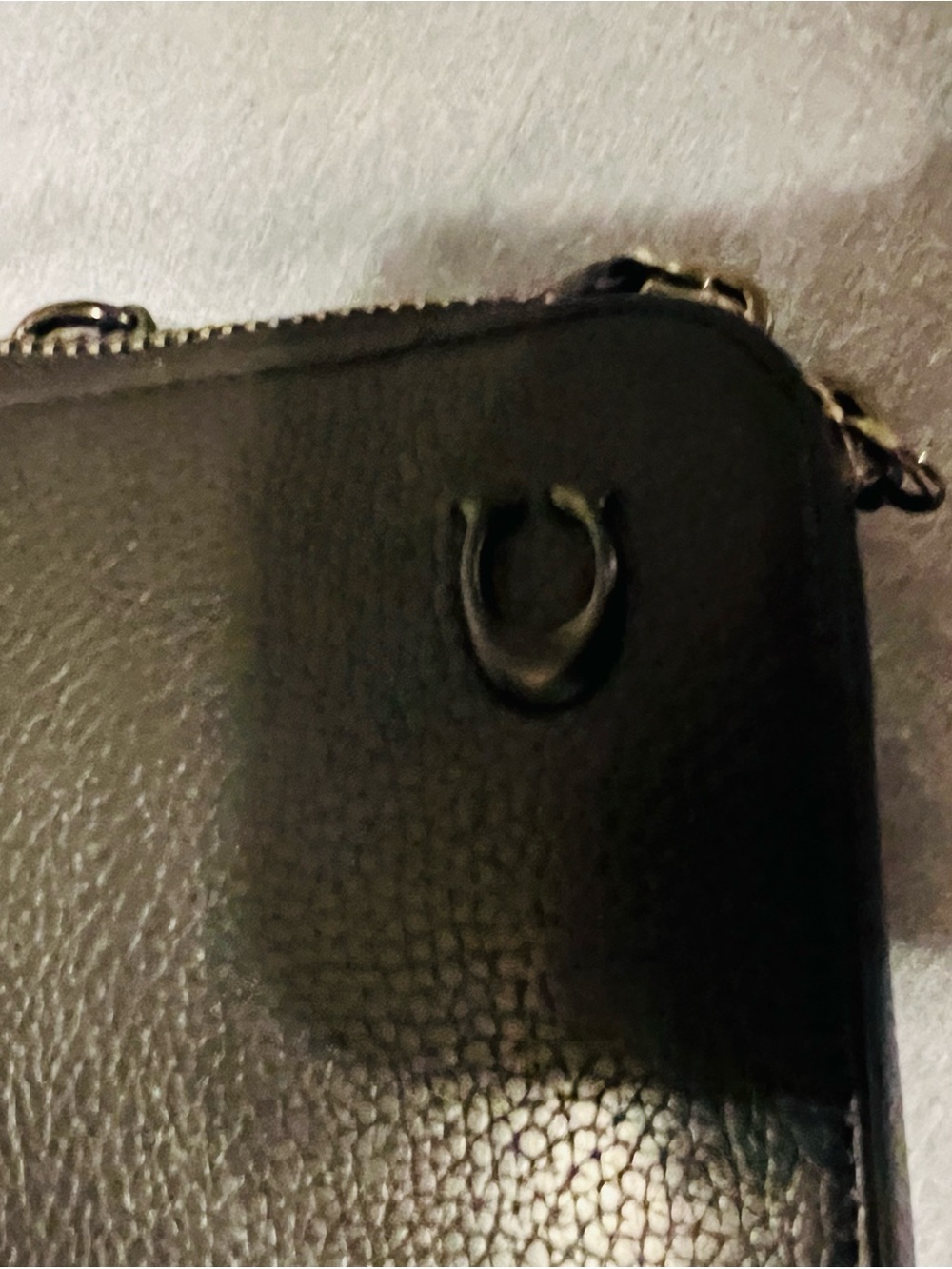 Coach black leather crossbody bag with pebbled texture - Picture 5 of 7
